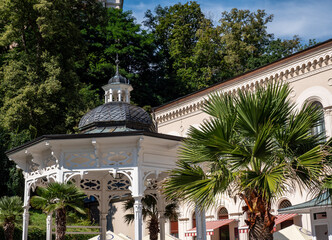 Pavillon mit Heißer Quelle in Karlsbad auf der Kolonnade