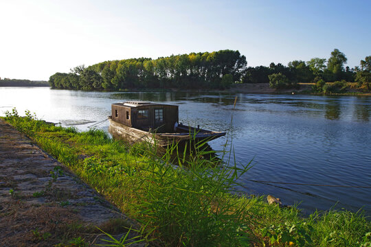 Gabare en bord de Loire, &agrave; Gennes