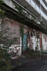 廃墟になった集合住宅　old abandoned apartment