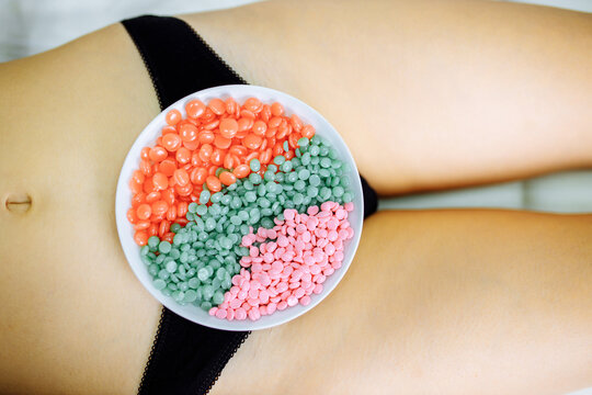 Hair removal with hot wax in bilini zone area