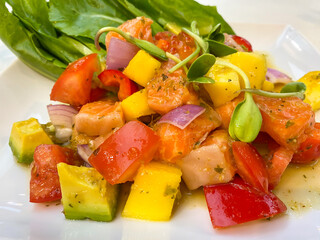 Spicy salmon sashimi with fresh vegetable salad