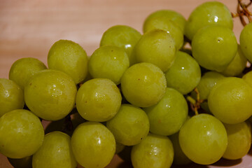 Uva rosada y uva blanca italiana fresca recién cosechada