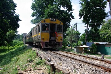 Obraz premium Train on the River Kway bridge