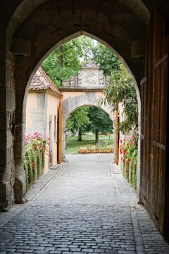Rothenburg - Blick von der Herrngasse in den Burggarten