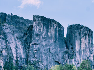 Unikalna formacja skalna zwana Gygrestolen w okolicy Bo w gminie Telemark w Norwegii - obrazy, fototapety, plakaty