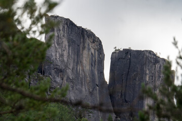 Fototapeta premium Unikalna formacja skalna zwana Gygrestolen w okolicy Bo w gminie Telemark w Norwegii