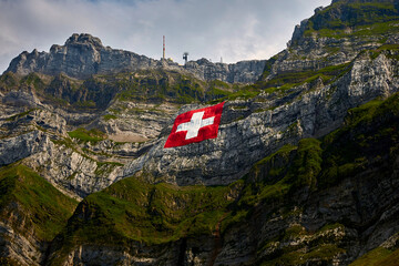 Schweizer Fahne am Felsen - Säntis