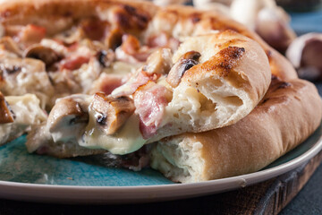 Pizza Bianca with bacon and mushrooms