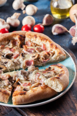 Pizza Bianca with bacon and mushrooms