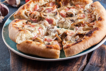 Pizza Bianca with bacon and mushrooms