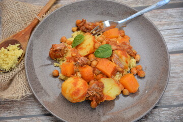 couscous piatto tipico arabo con zucca ceci patate agnello pomodori