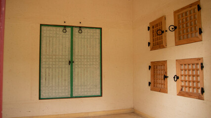 interior of the traditional korean house 2