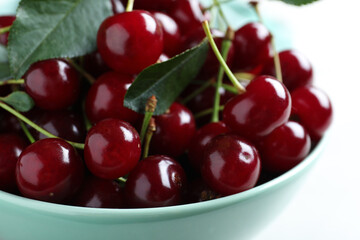 Fototapeta na wymiar Sweet ripe juicy cherries in bowl, closeup