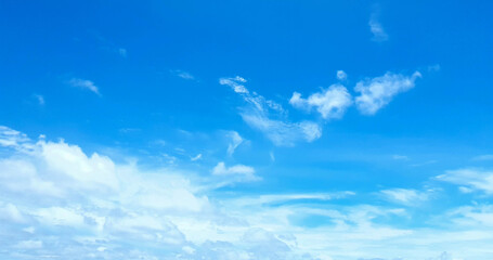 Obraz premium blue sky and patterns clouds of daylight in summer season