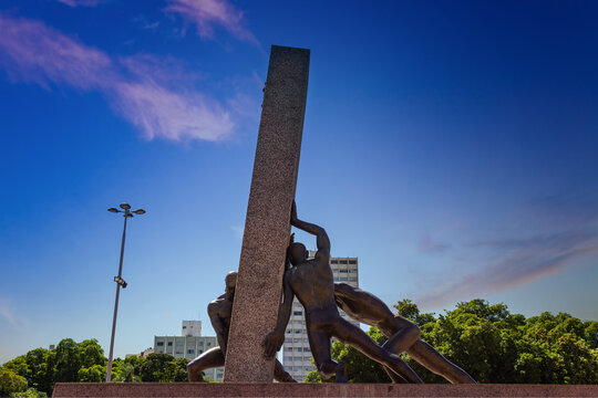 Pra&ccedil;a C&iacute;vica em Goi&acirc;nia -  atra&ccedil;&atilde;o tur&iacute;stica do Setor Central de Goi&acirc;nia, no estado de Goi&aacute;s, no Brasil.