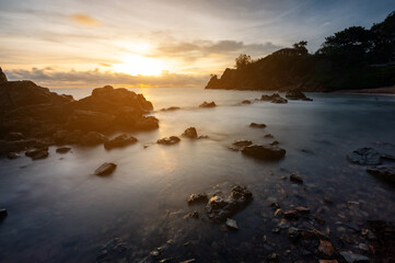 Fototapeta premium Beautiful sunrise over the sea