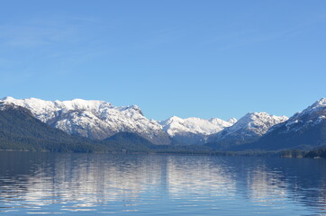 Fototapeta na wymiar Reflejo de lago. Bariloche, Argentina.