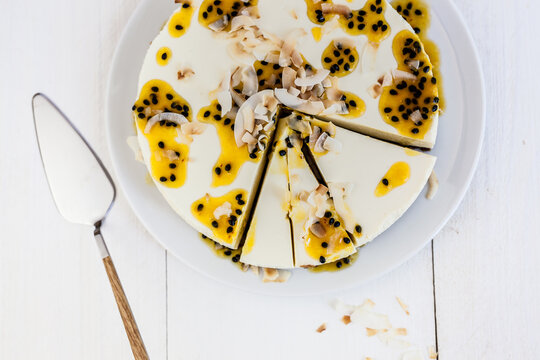Cocos cheesecake with lime & passionfruit