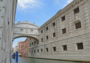 
bridge of sighs in Venice seen from the canal below