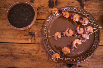 Brochetas mar y tierra