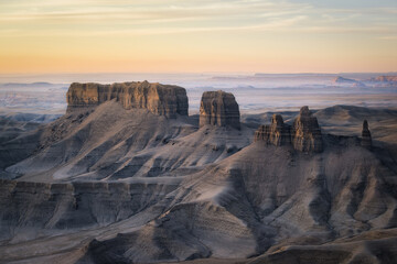 Obraz premium Eroded mesas and buttes in the arid terrain