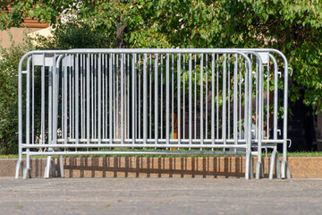 Metal portable fences to support meetings and demonstrations