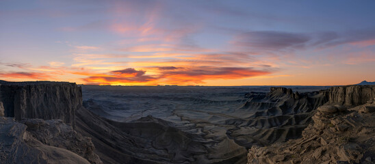 Fototapeta na wymiar Moonscape Overlook panorama at dawn