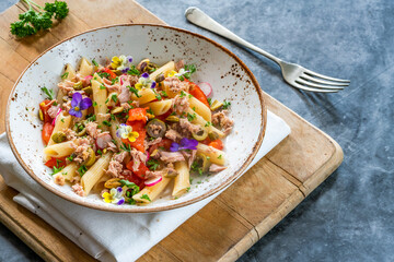 Tuna and roasted pepper pasta salad