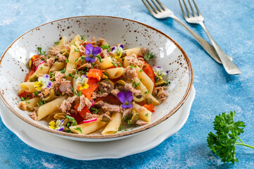 Tuna and roasted pepper pasta salad