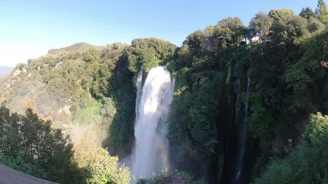 timelapse cascata in montagna 4K  cascate delle marmore