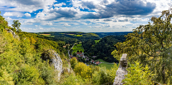 Burg Hohengundelfingen Talblick ins Lautertal