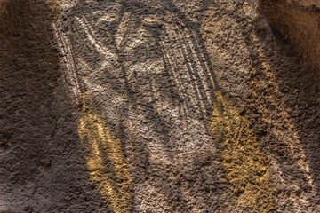 Licht und Schatten an einer Klostermauer im Stift Ardagger