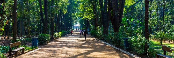 Fototapeta na wymiar Entrada principal do famoso Parque do Piqueri no Tatuapé criado em 1901 em São Paulo Capital Brasil