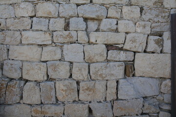 texture di un muro di sassi colorati e cementati
