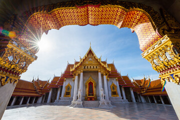 Fototapeta premium Wat Benchamabophit Dusitwanaram Ratchaworawihan (Marble Temple), Bangkok, Thailand : The temple in the morning is beautiful 
