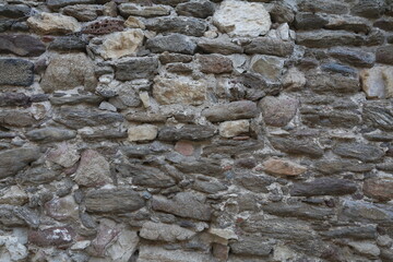 texture di un muro di sassi colorati e cementati