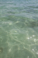 acqua cristallina con fondale sabbioso