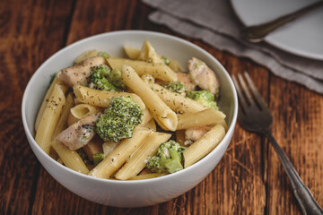 Pasta with chicken and broccoli