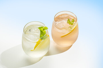 Obraz na płótnie Canvas レモネード　Cold lemonade with fresh lemon
