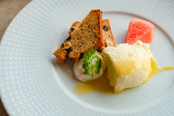 シフォンケーキとオレンジムース　デザート　ランチ　レストラン