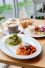 カフェランチ　パスタ　サラダ　パン