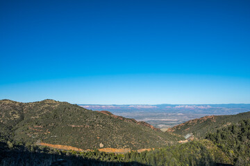 Fototapeta na wymiar An overlooking view of nature while going to Jerome, Arizona