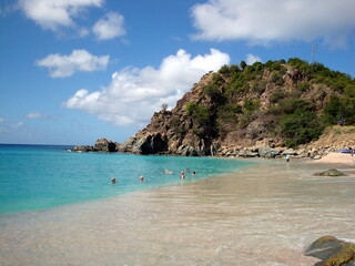 Obraz premium St. Barth's ocean view island beach swimmers