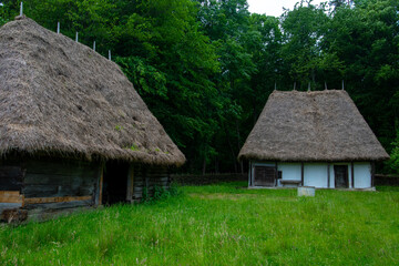 Fototapeta na wymiar the clay and straw house in the village