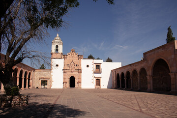 Fototapeta premium Una pequeña iglesia en la montaña de Zacatecas México