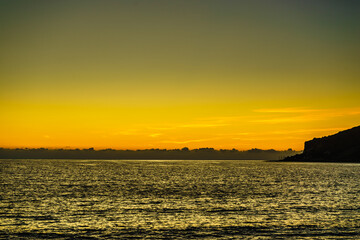 Naklejka premium Sunset or sunrise over sea surface