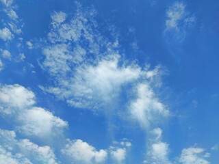Obraz premium texture of beautiful blue sky with white clouds