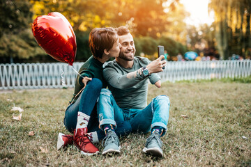 Romantic relationship between disabled young woman born without arms and her disabled boyfriend.