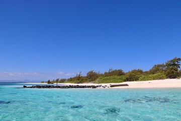Plage de sable blanc et eaux turquoises - Ile Maurice 