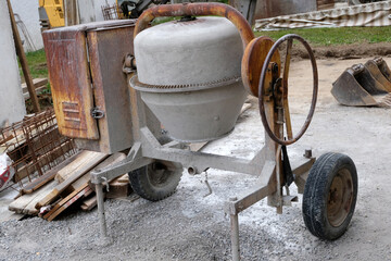 Bétonnière sur un chantier de construction